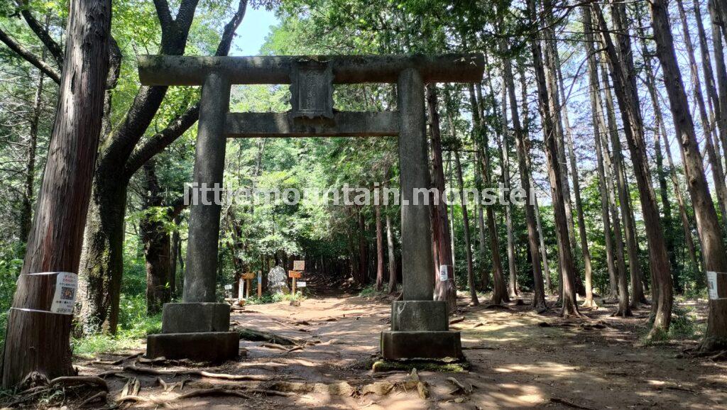 日和田山登山口まで下山開始