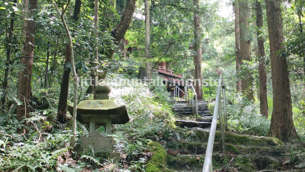 秩父札所第26番圓融寺の奥の院：舞台づくりの岩井堂（観音堂）