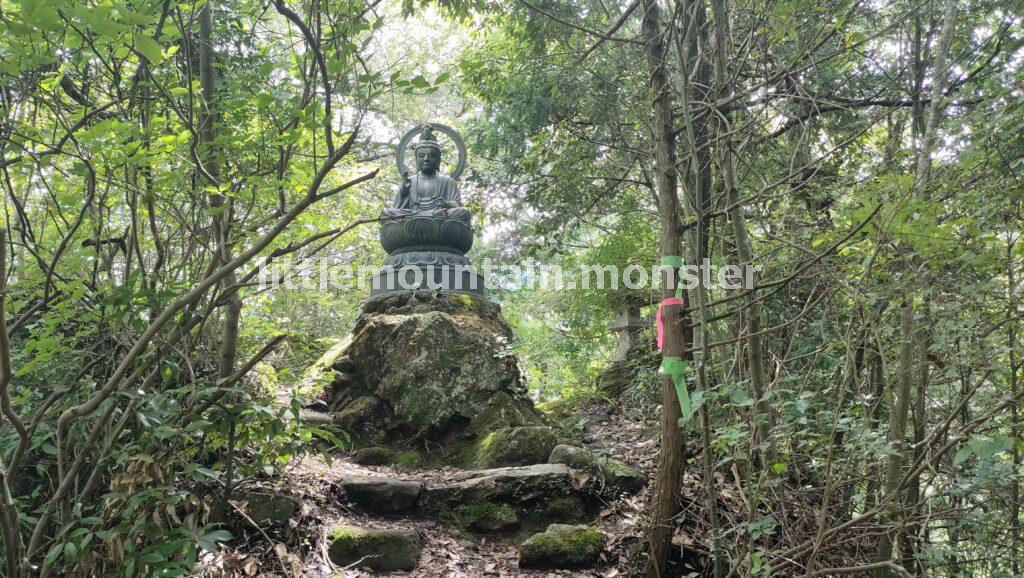 秩父札所第26番圓融寺の奥の院：舞台づくりの岩井堂（観音堂）