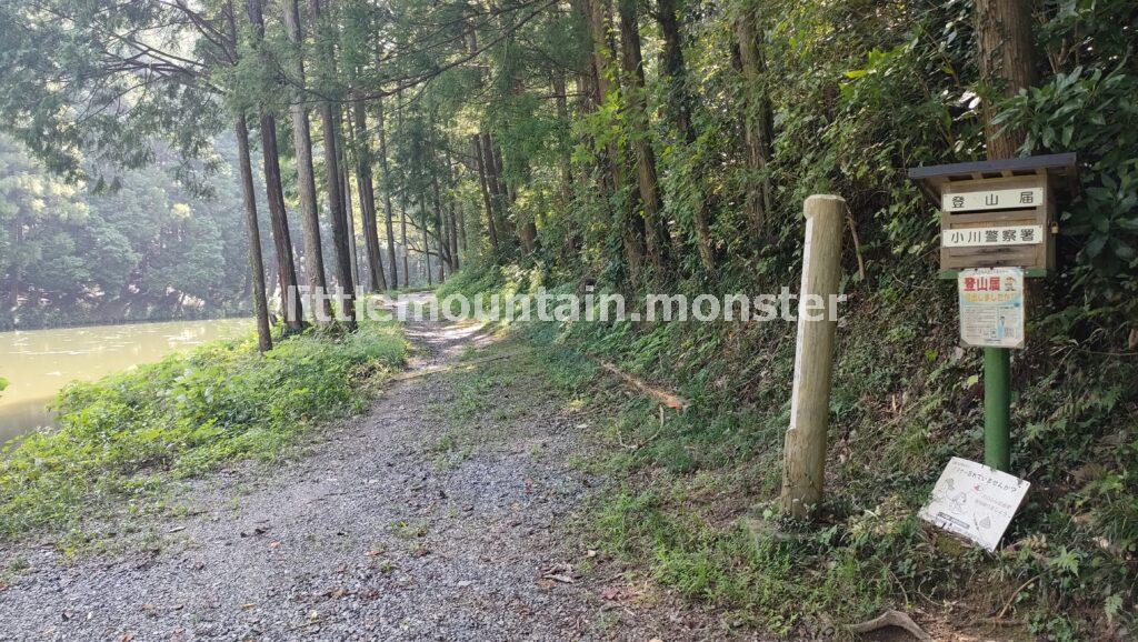 登山口から官ノ倉山山頂まで約35分！絶景が見えるよ