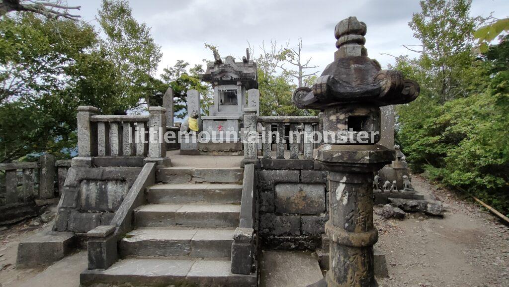 【11:00】妙法ヶ岳の山頂！三峯神社の奥宮に到着