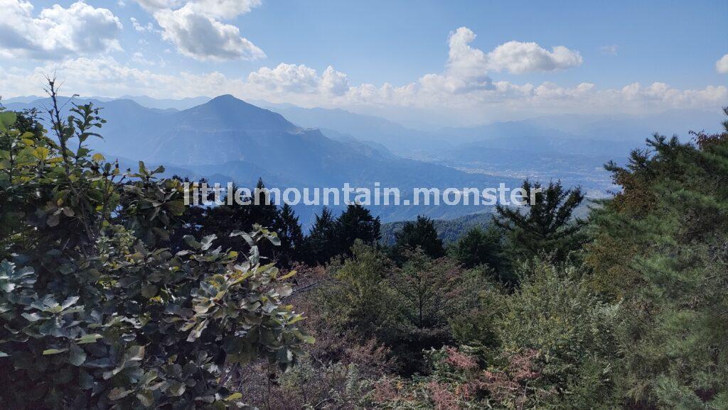 丸山の頂上（960m）！展望広場に到着