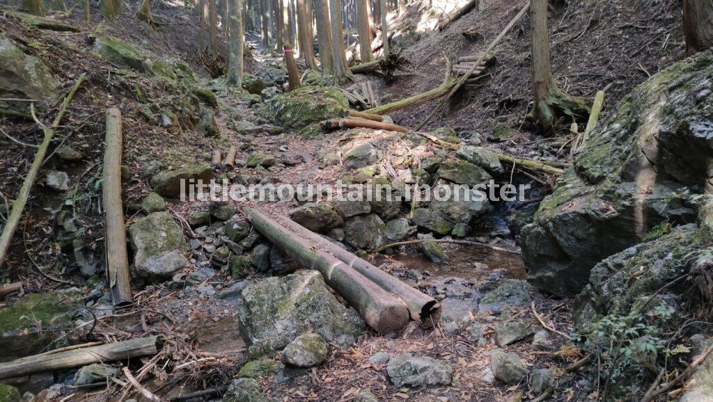 小さめな沢登りや川渡りを繰り返し、正丸峠を目指す｜伊豆ヶ岳を5時間で登山したよ