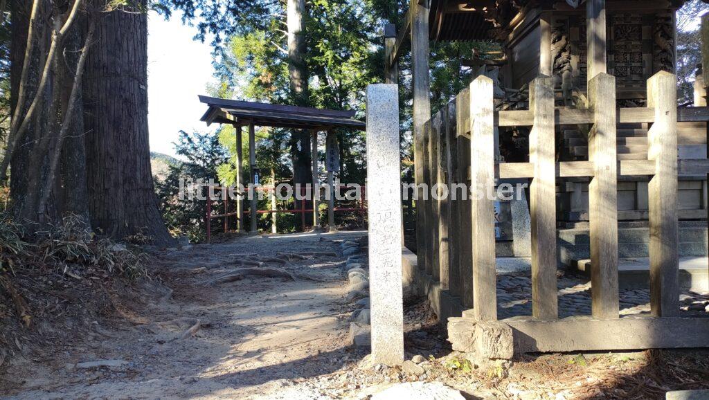 武蔵御嶽神社で御岳山の山頂を探す