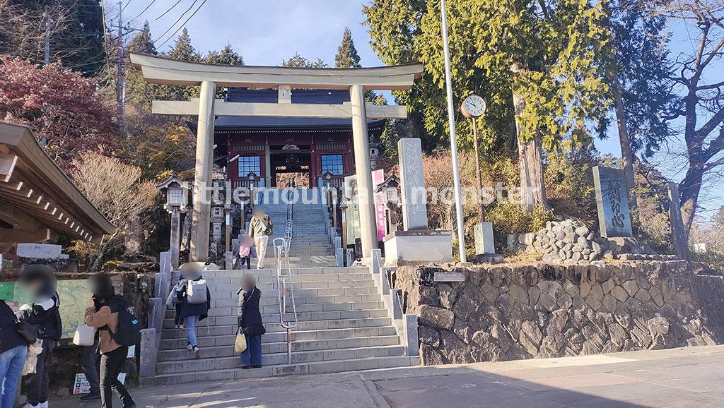 まずは、武蔵御嶽神社にお参り