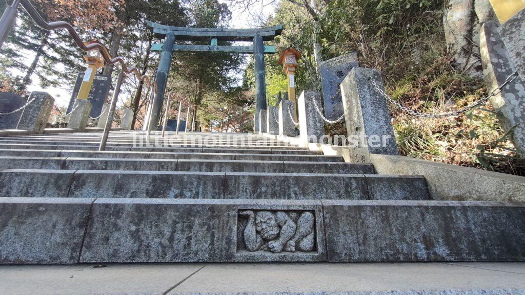 まずは、武蔵御嶽神社にお参り