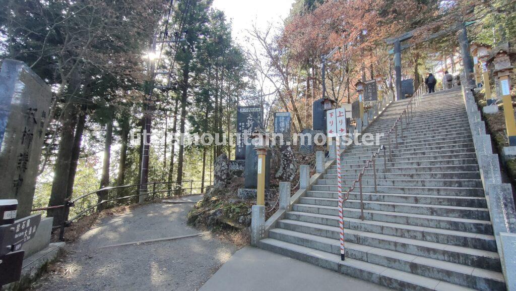 まずは、武蔵御嶽神社にお参り