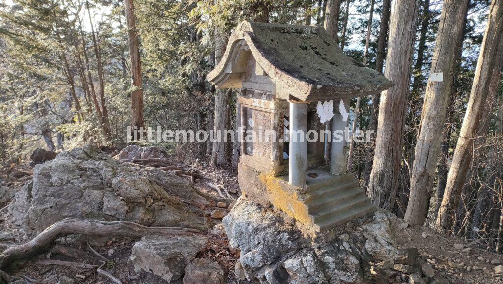 奥の院を経て、御嶽神社に帰還。ほっ