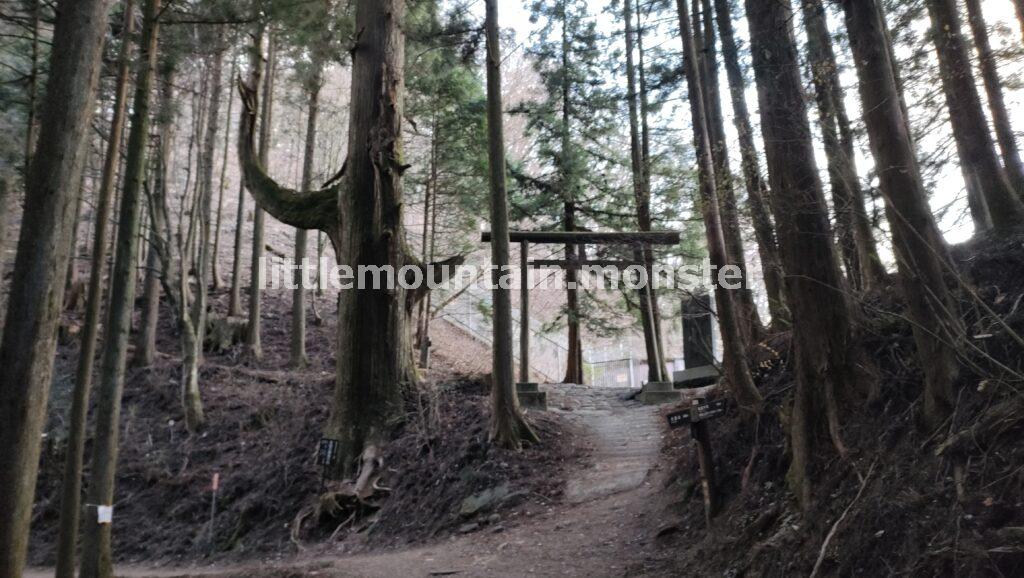 奥の院を経て、御嶽神社に帰還。ほっ