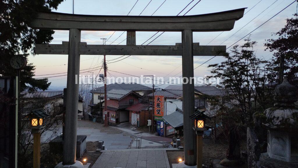 奥の院を経て、御嶽神社に帰還。ほっ