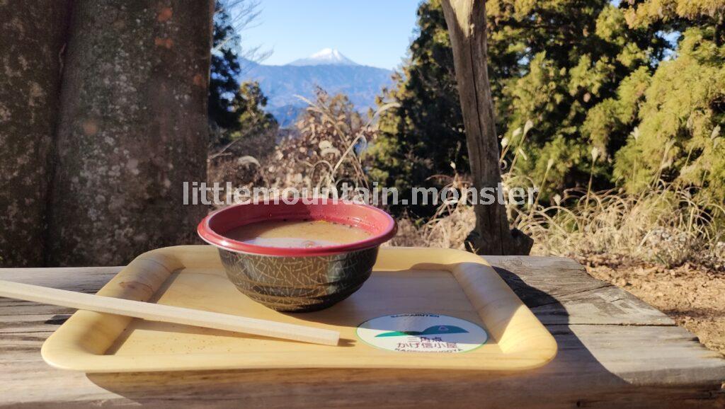 景信山でなめこ汁をいただき、氷の華（シモバシラ）を探す