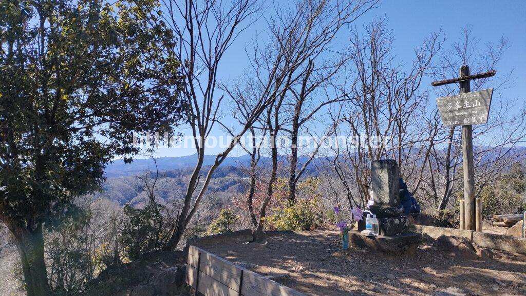 多峯主山を目指して、見返り坂を行く