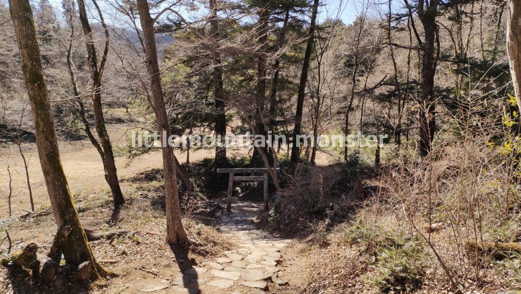 諏訪八幡神社にお参りしてから、吾妻峡へ下山