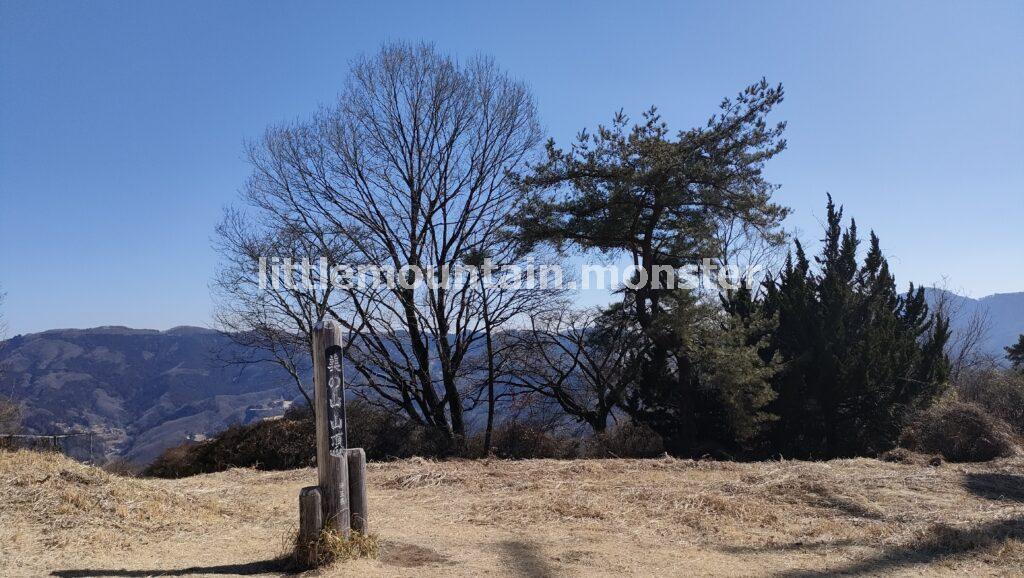 美の山（蓑山）の頂上に到着！絶景愛でつつ、ひと休み