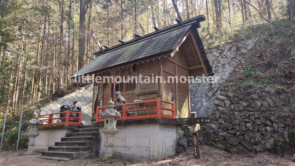 荘厳な空気に背がのびる！蓑山神社