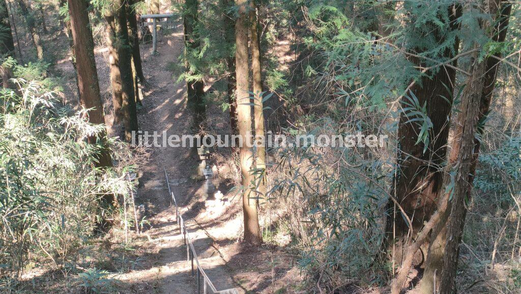 荘厳な空気に背がのびる！蓑山神社