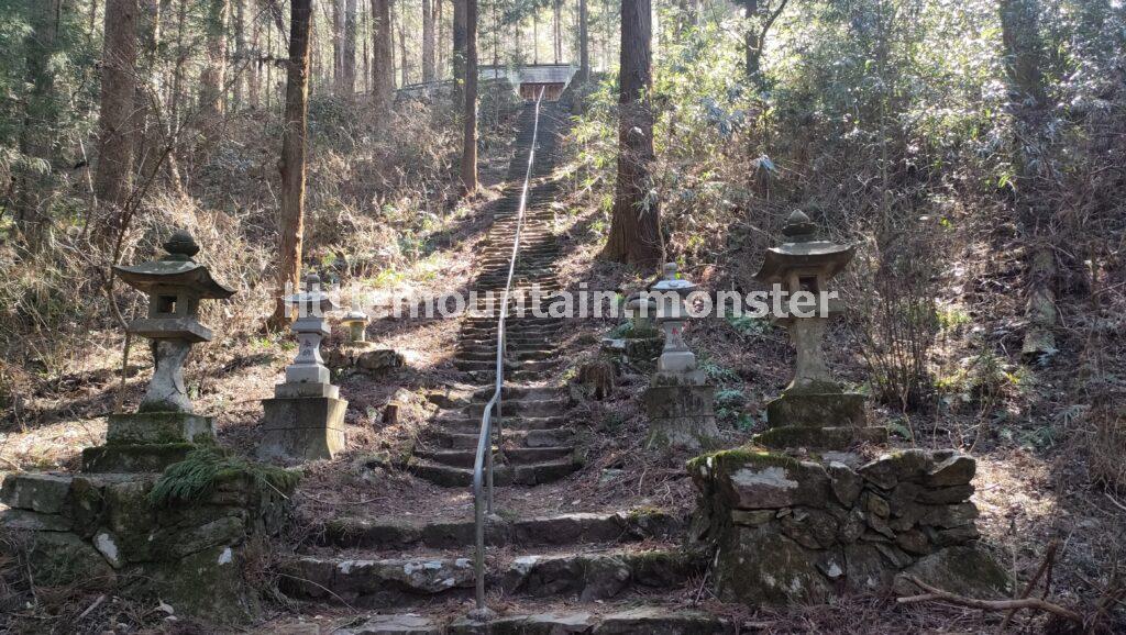 荘厳な空気に背がのびる！蓑山神社