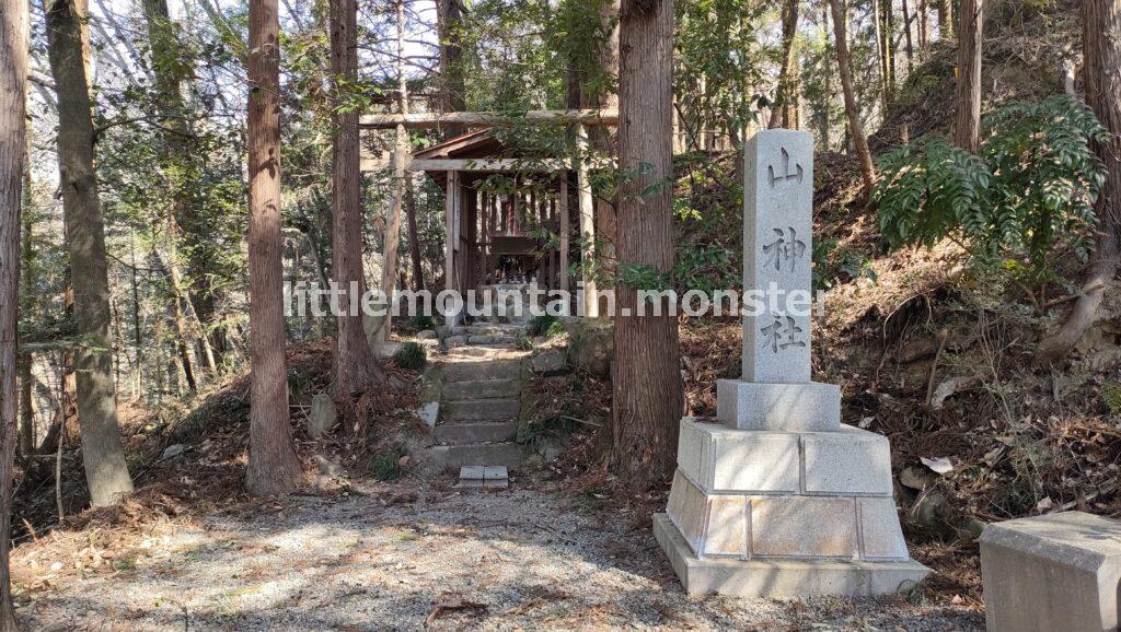 荘厳な空気に背がのびる！蓑山神社