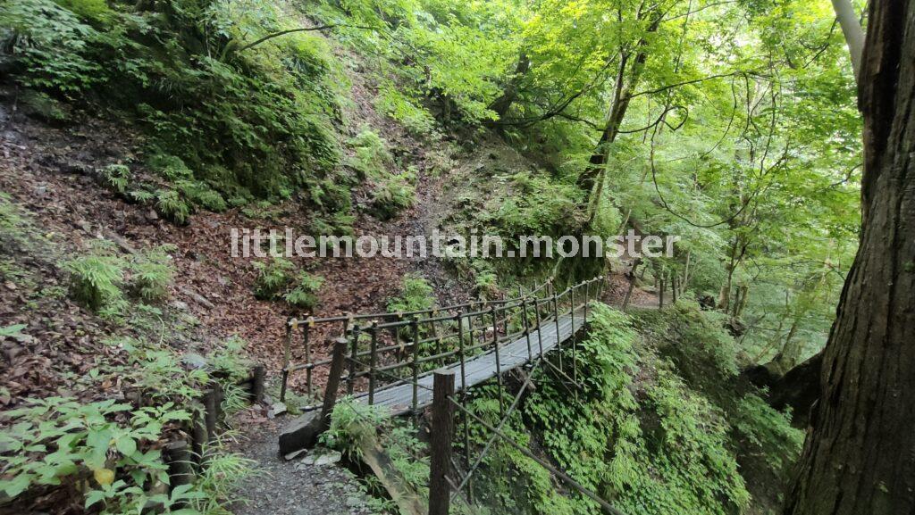 丁目石もたまにある！三峯神社の表参道を登る