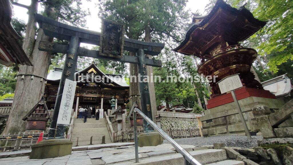 三峯神社で、禊ぎと祈りを捧げる