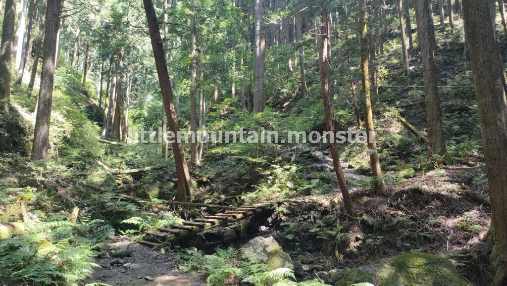 高水山(たかみずさん)登山口から登山ルートへ