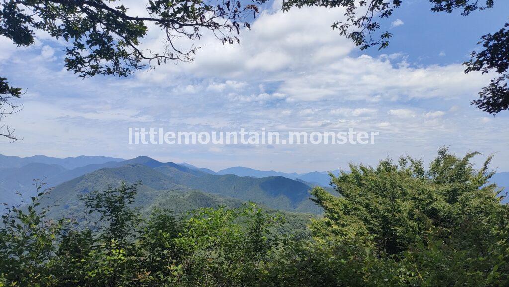 岩茸石山（ いわたけいしやま) 山頂（793m）へ