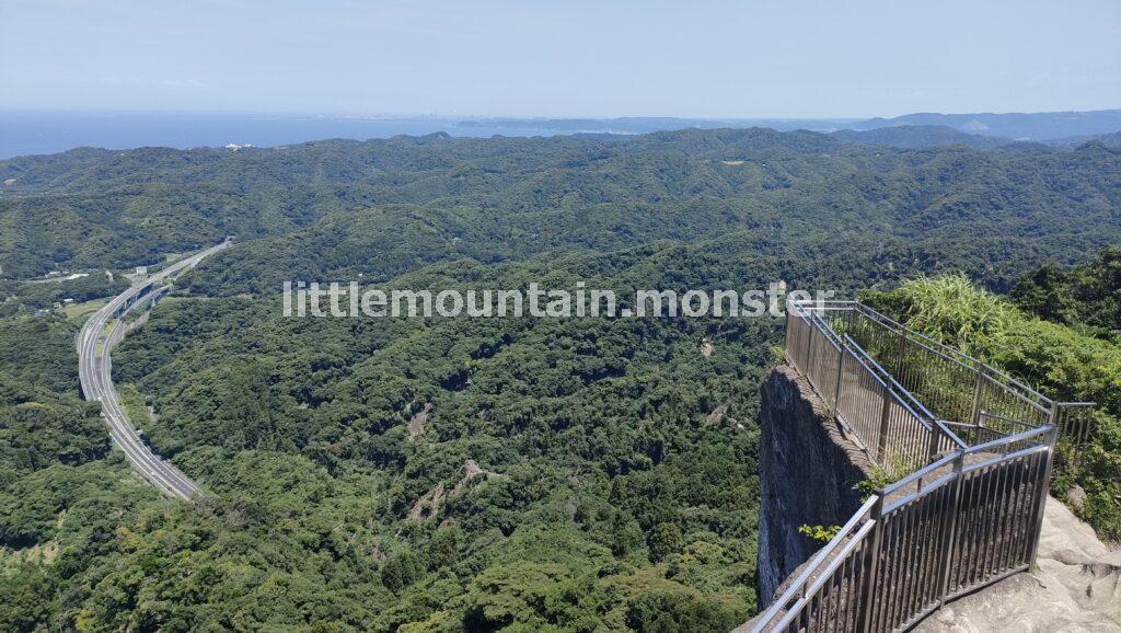 鋸山のシンボル！地獄のぞき