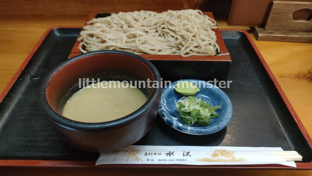 手打そば水沢さんで、胡桃そば＋そば団子