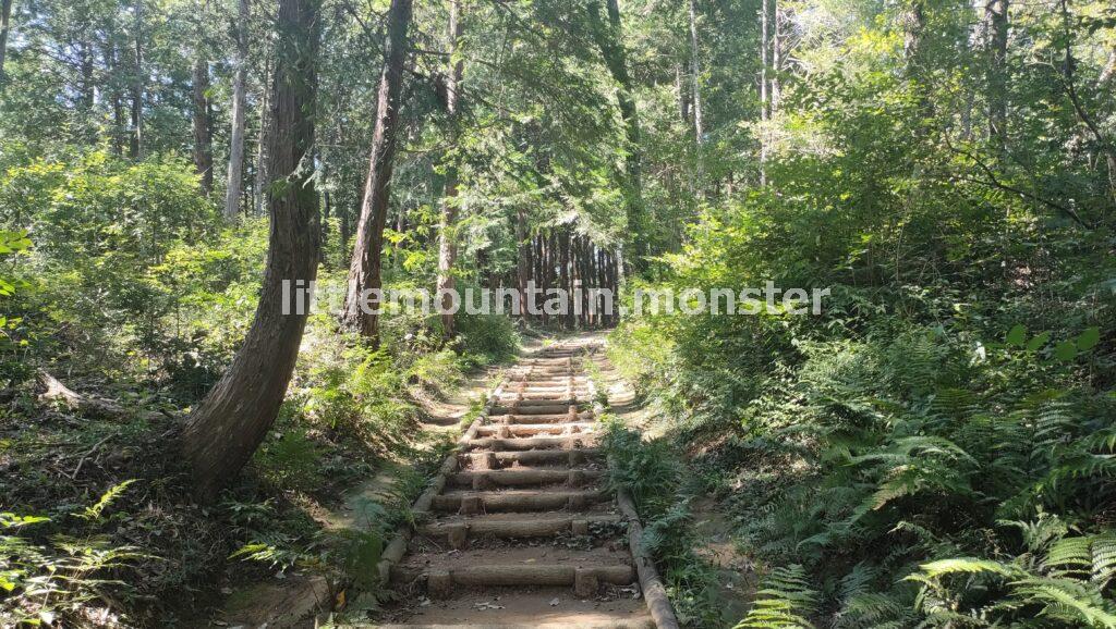 見返り坂→雨乞い池を経て多峯主山山頂（271m）へ