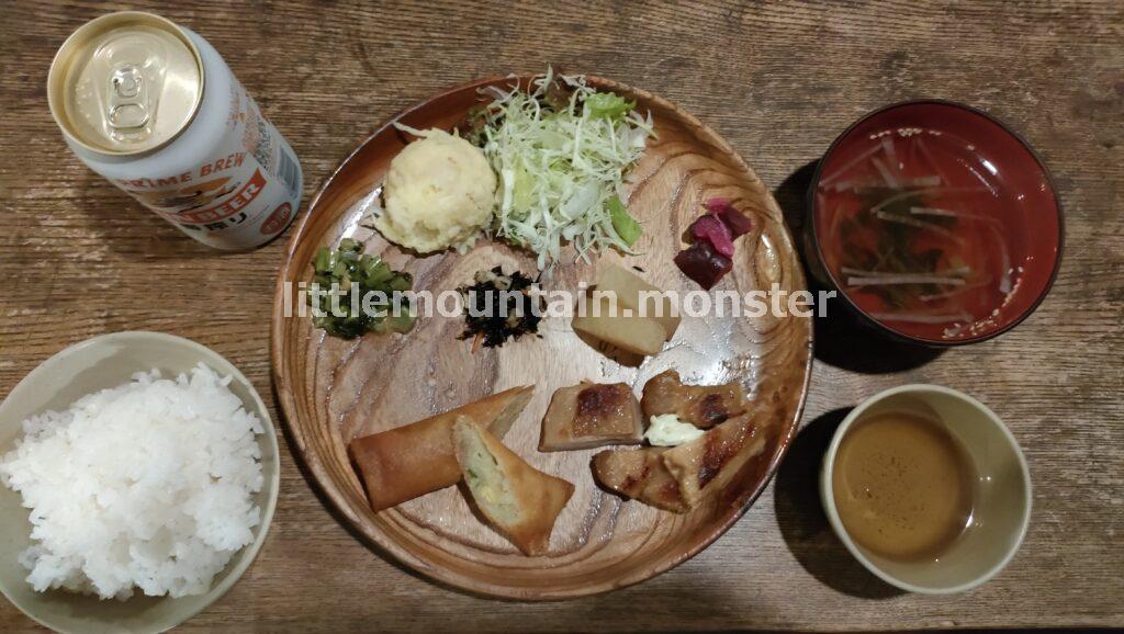 三条の湯でまったり過ごす。温泉、ハンモック、読書、薪ストーブなど