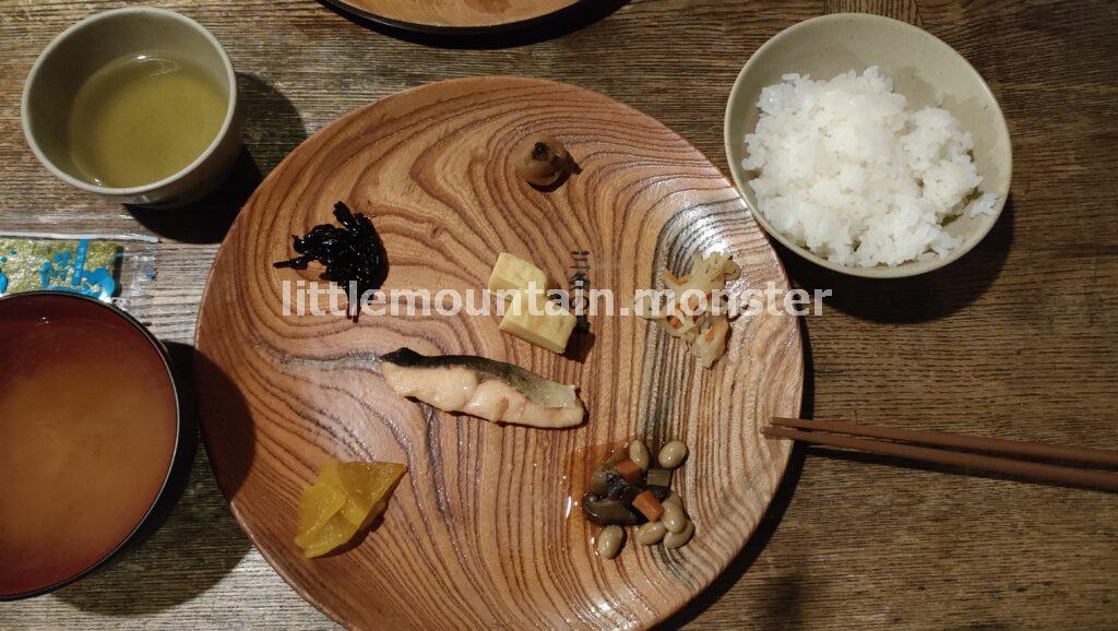 【翌朝】朝ご飯を食べてから、三条の湯を出発