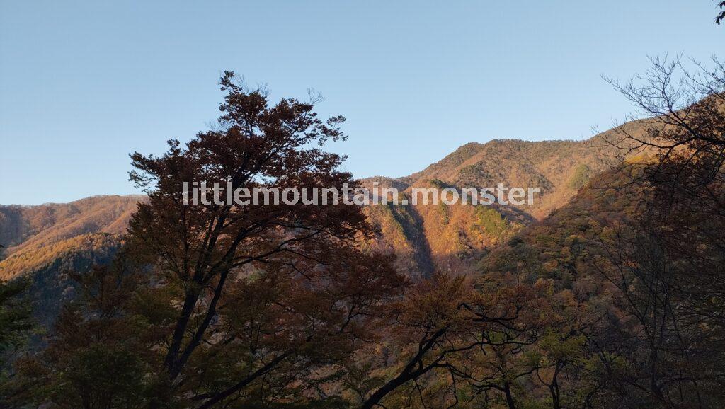 三条の湯を出発！雲取山の頂上を目指して登る