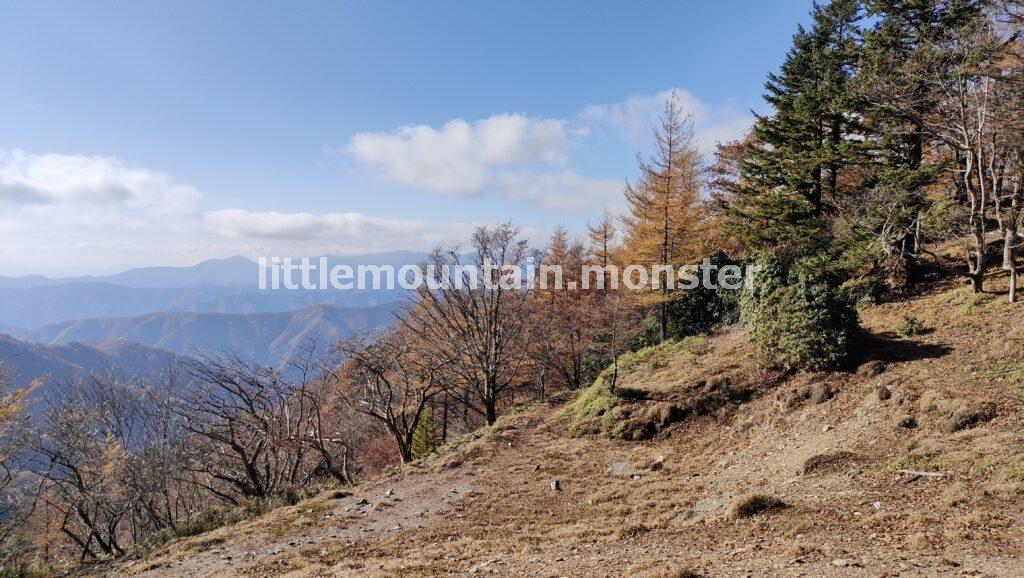 山登りのご褒美！紅葉すすむ三条ダルミからの大パノラマ