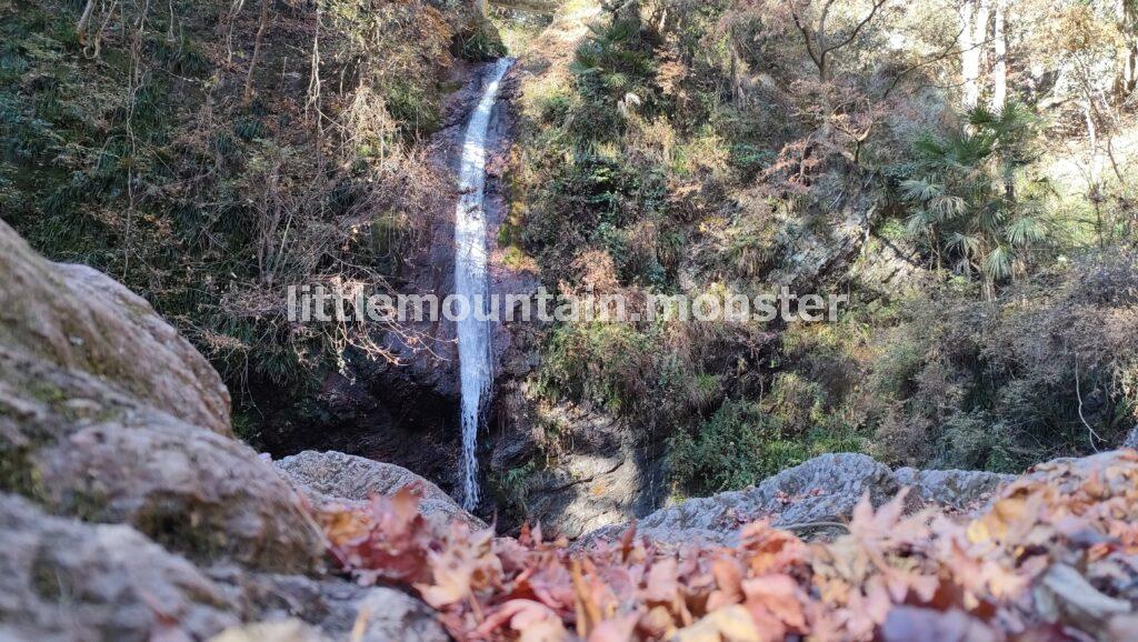 【スタート】皆野町営バス・秩父華厳前バス停!滝を見てから登山