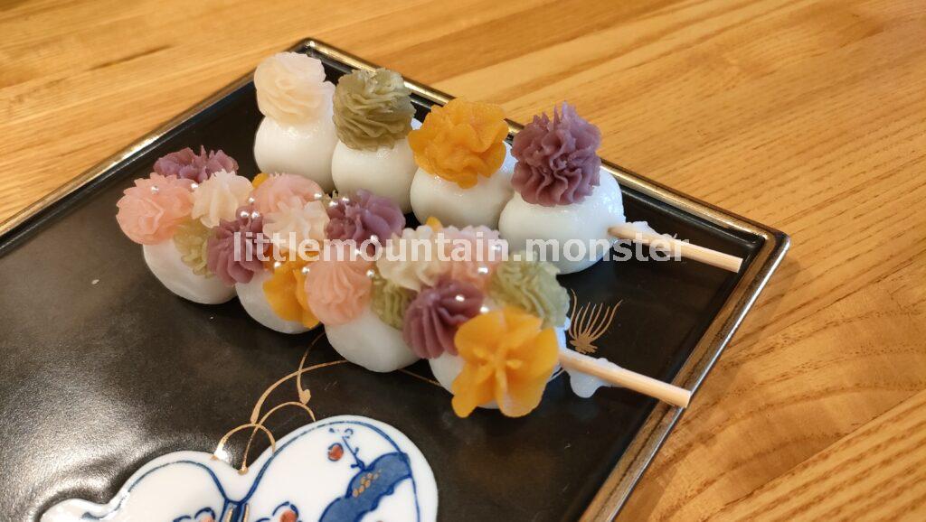 【下山スイーツ】かわいらしいお花の団子とイチローズモルツ