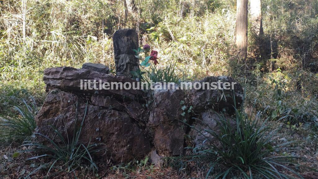 見返り坂を逆走し、天覧山山頂を目指す