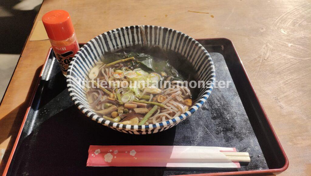 【登山メシ】顔振峠で、富士山の頭を愛でつつ山菜そばを食す