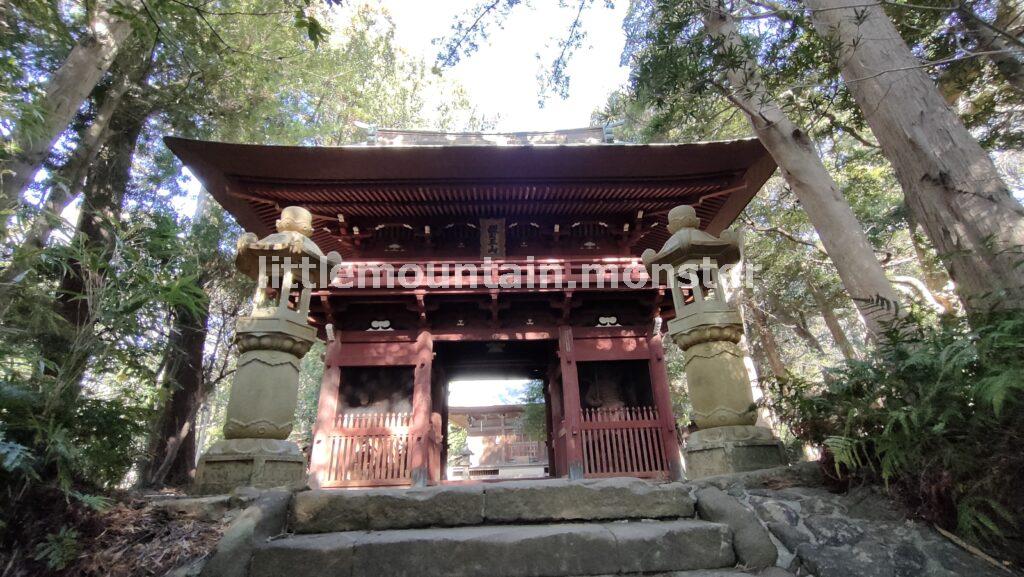 岩盤と鎖場！神武寺へハイキング