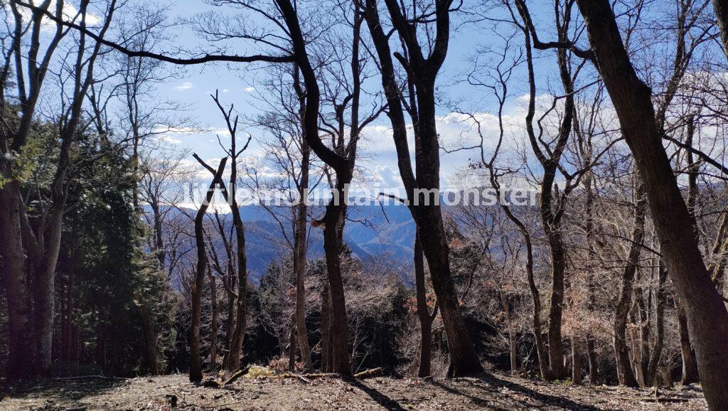 最初のピーク!宮地山山頂(512m)