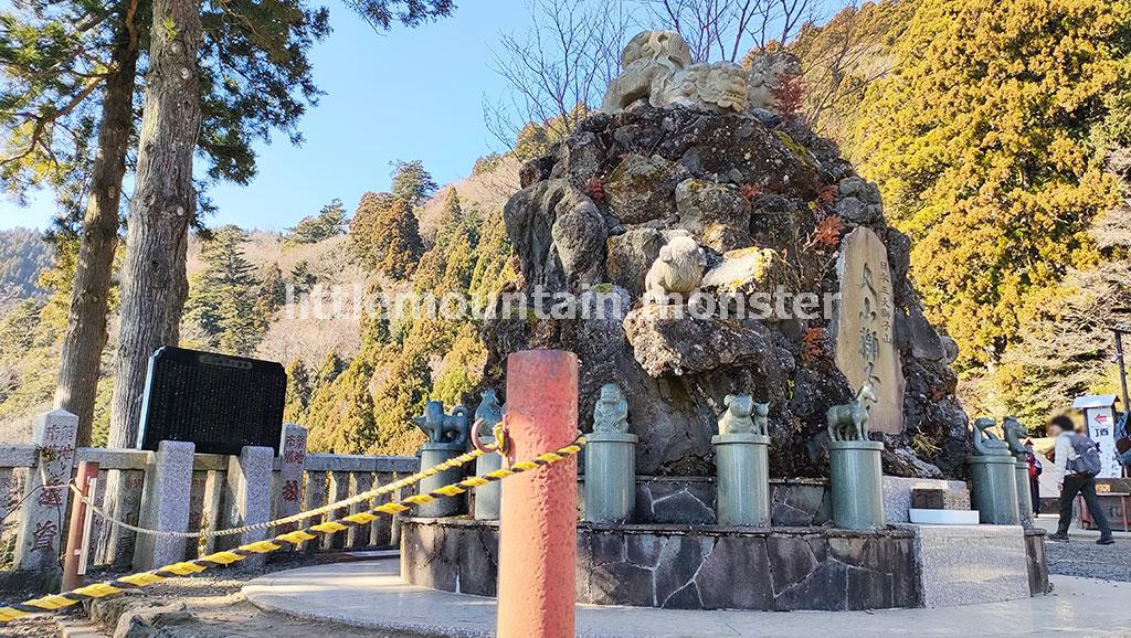 阿夫利神社下社付近まで、岩階段をひたすら登る