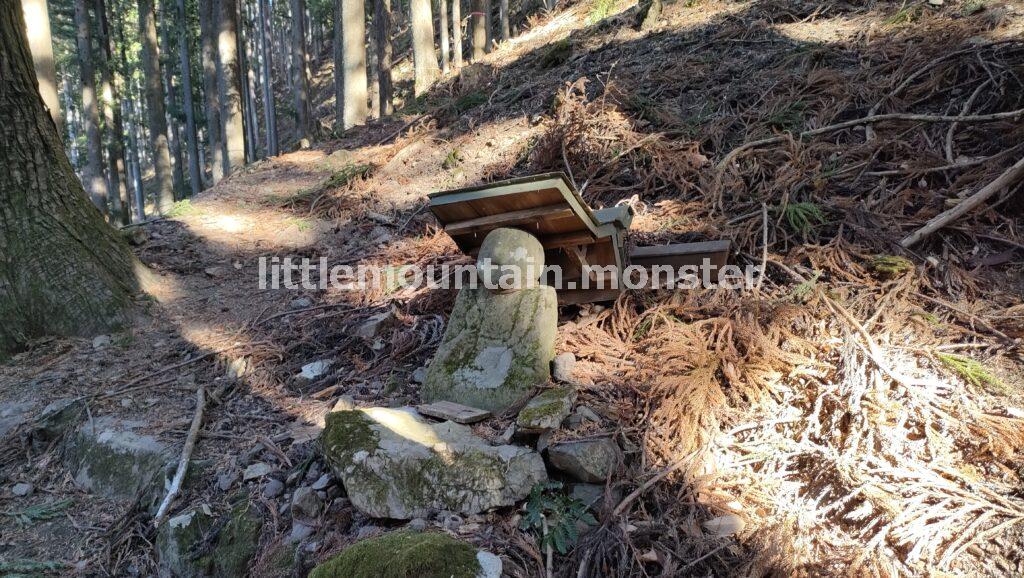 お地蔵さまと祠
