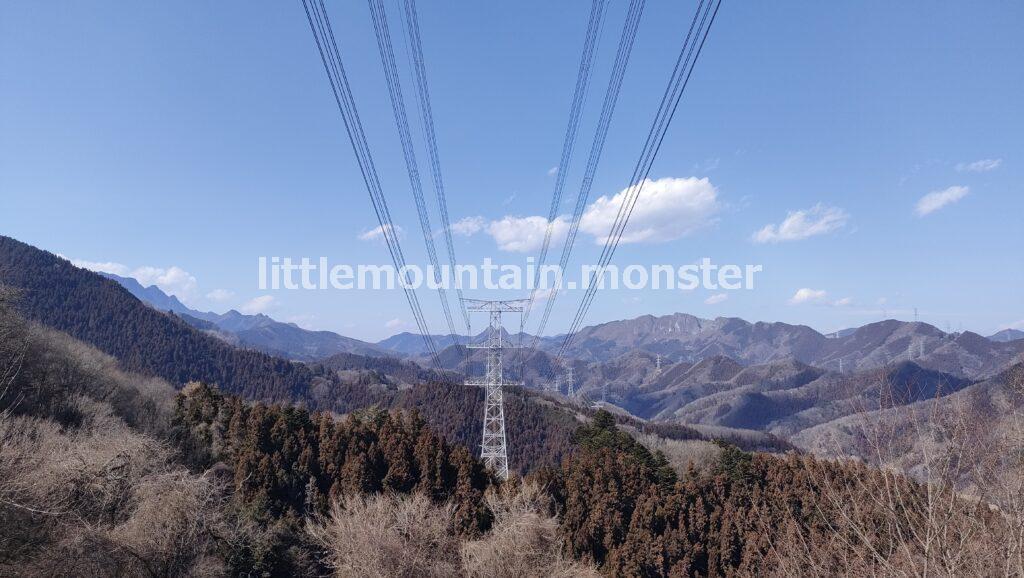 鳥居山コースで平穏に四阿屋山から下る