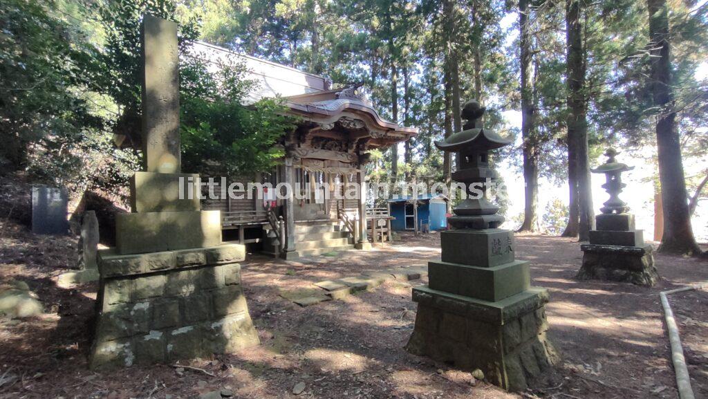 鐘ヶ獄の山頂目指し、浅間神社の参道を登る