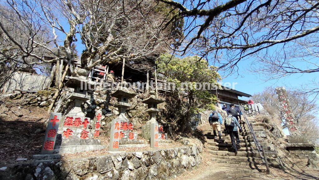 山頂広場は人多し!大山
