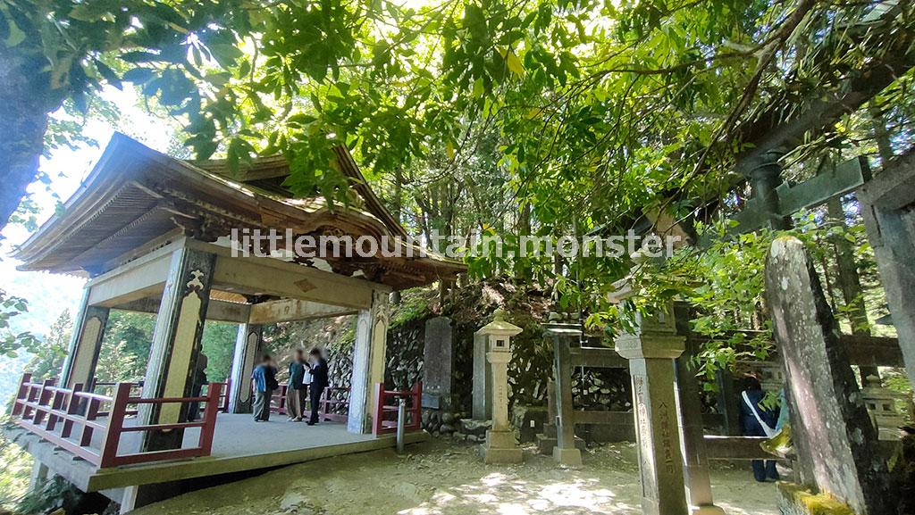 三峯神社の奥宮遥拝殿に到着！古来の参拝ルートへ