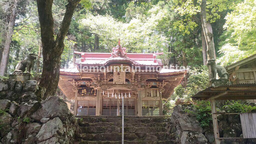 新緑と紅葉！？城峯神社に到着