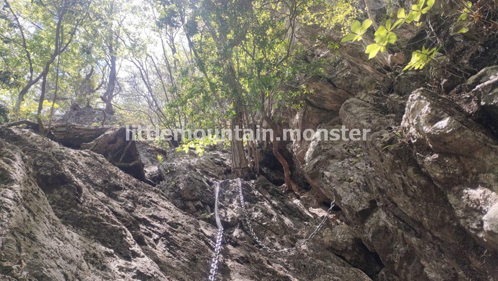 城峯山と言えば…迫力の天狗岩！