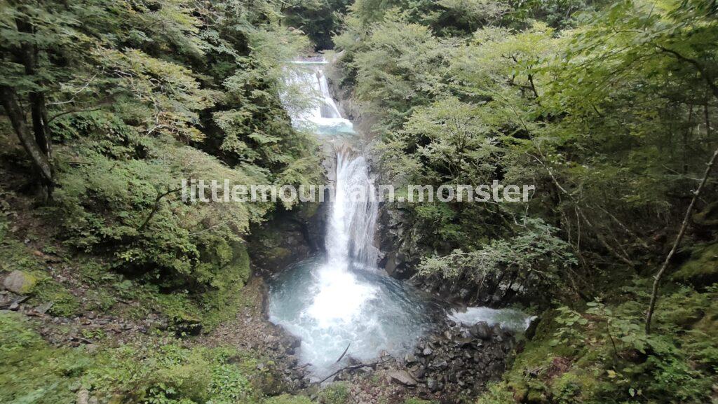七ツ釜五段の滝を目指して、西沢渓谷をハイキング