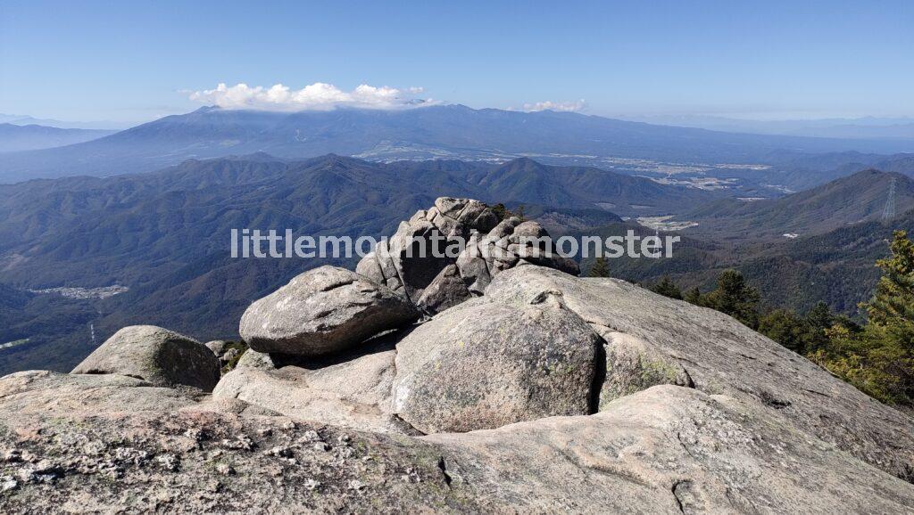 絶景!瑞牆山山頂(2,230m)に到達したが…