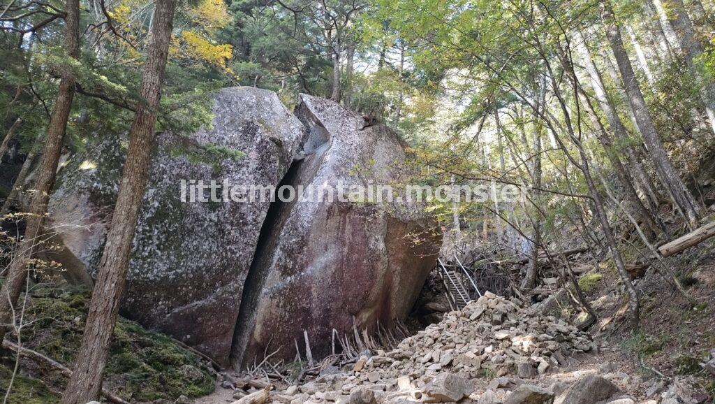 瑞牆山荘目指して、ひたすら下る